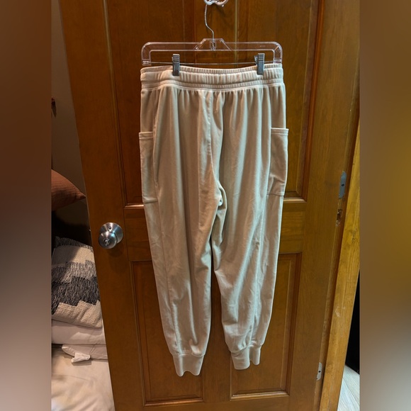 OFFLINE By Aerie Women’s After Party Velour Jogger Cream Size Medium - Picture 8 of 9